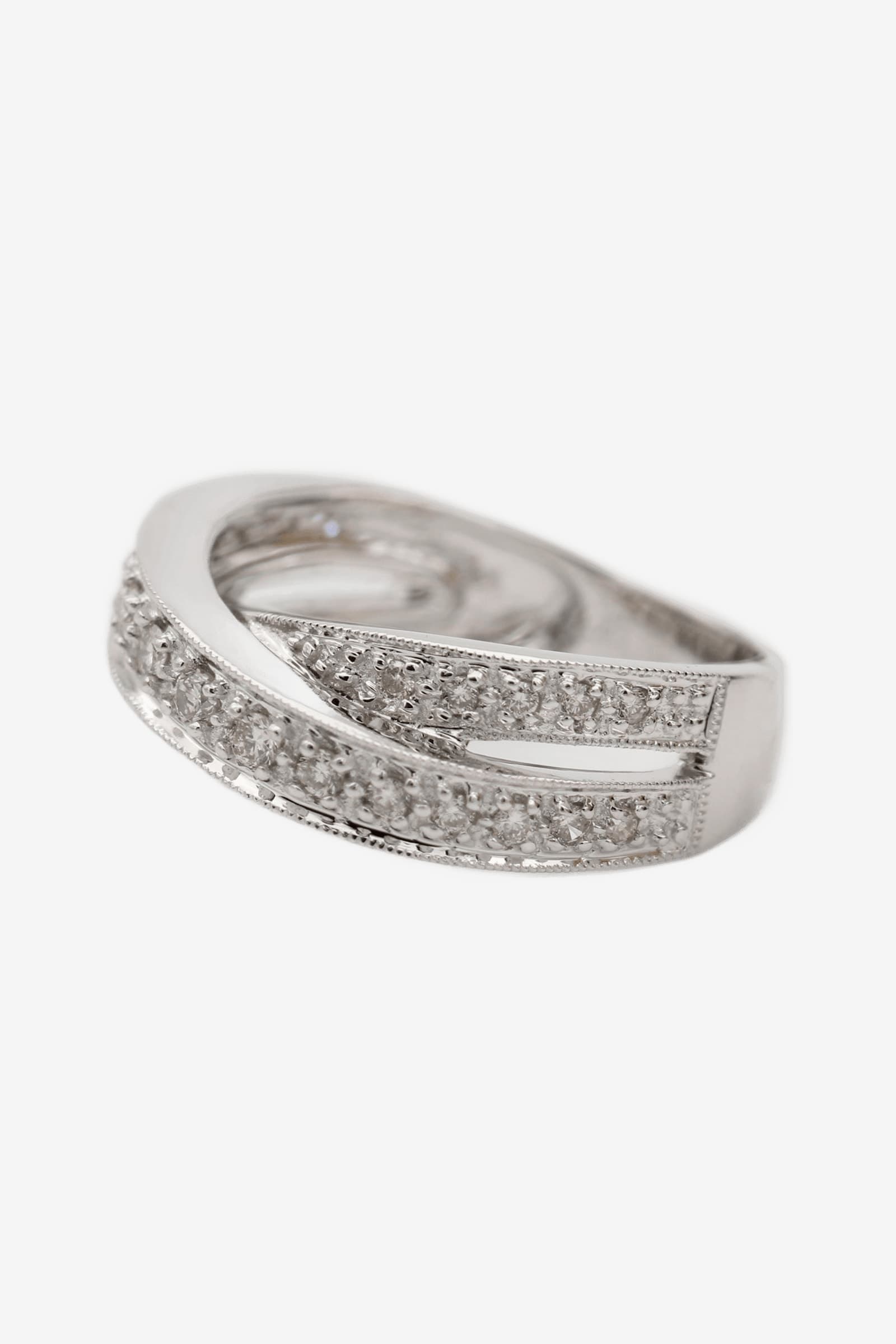 Hira Crossover Pavé Ring