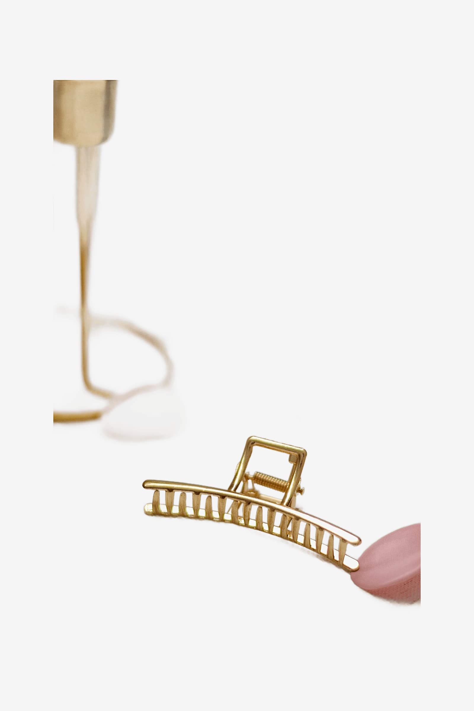 Sunehri Claw Hair Clip